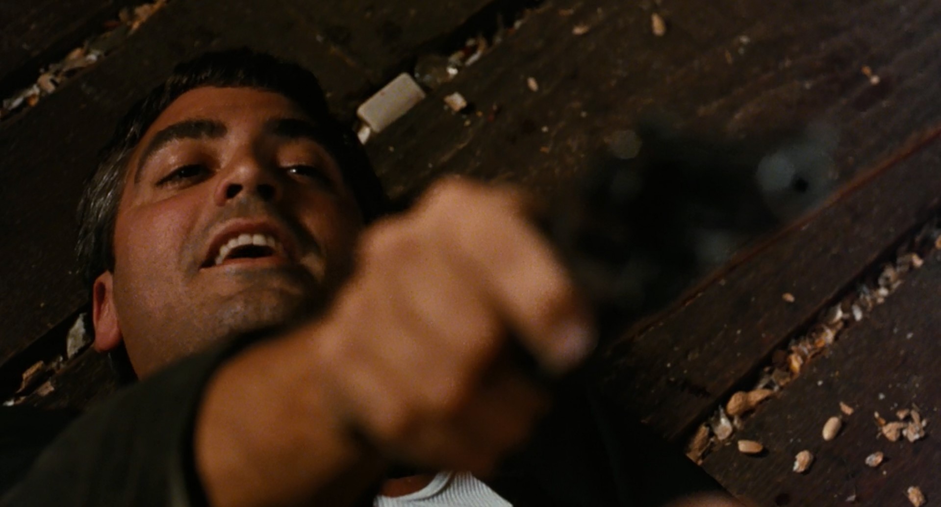 — Я не буду высасывать из тебя всю кровь, ты будешь моим рабом. Поскольку ты недостоин пить человеческую кровь, ты будешь питаться кровью бродячих псов. Ты будешь моей подставкой для ног и по моей команде будешь слизывать собачье говно с моих каблуков. А поскольку ты будешь моим псом, твоя новая кличка будет — Бобик. Добро пожаловать в рабство!
— Нет, спасибо, я уже был женат!