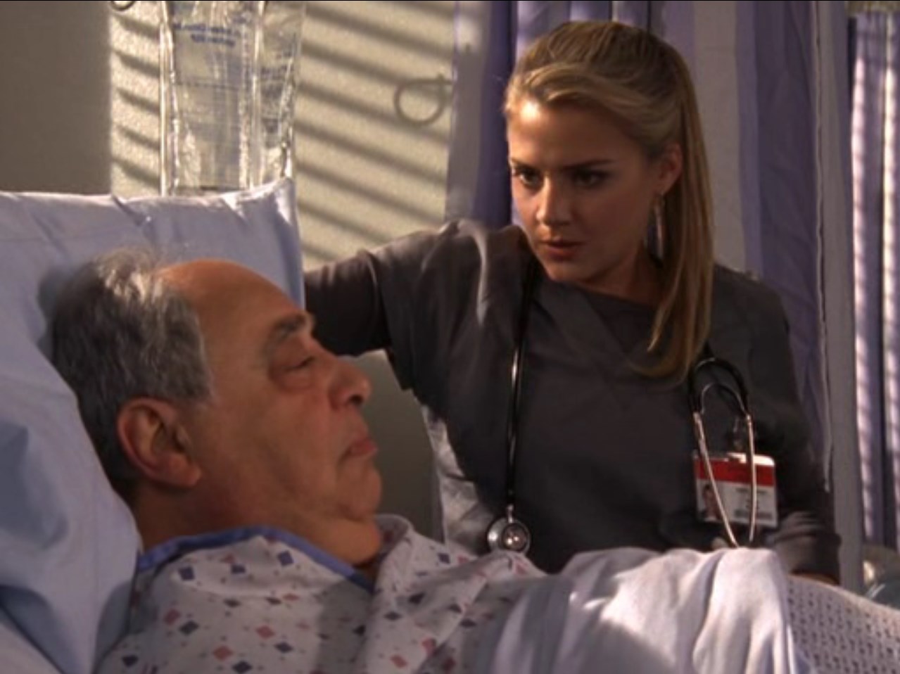 — Не знаю, каково это — болеть раком, но уверена, что это — отстой.
— Отстой полный!