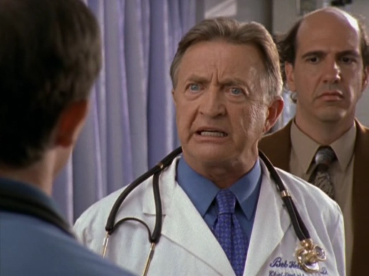 Более половины судебных исков к клинике поступает после общения врача и пациента. Так что, если кто-нибудь из вас горит желанием открыть свою варежку, добро пожаловать на мой новый ежегодный семинар по общению с пациентами. Первым на семинар отправляется доктор Мерфи, которого я недавно застал, приговаривающим: «Перестаньте, перестаньте, ради Бога, перестаньте истекать кровью».