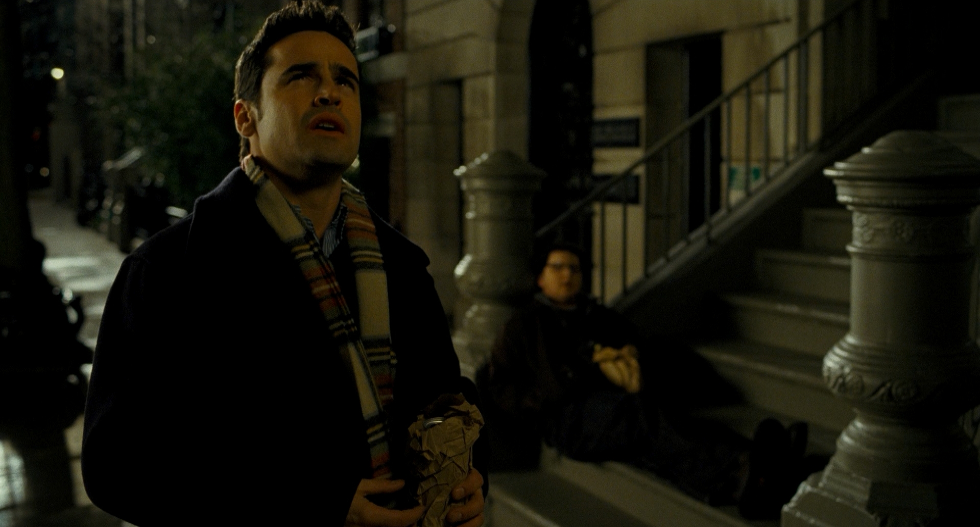 — Эта девушка тебя заинтриговала?
— Нет. Кого может заинтересовать привлекательная, загадочная, страстная, возможно ненормальная, жестокая, пьяная, заносчивая и грубая женщина? Ну, кому она нужна? Кому?!
— Есть такие люди...