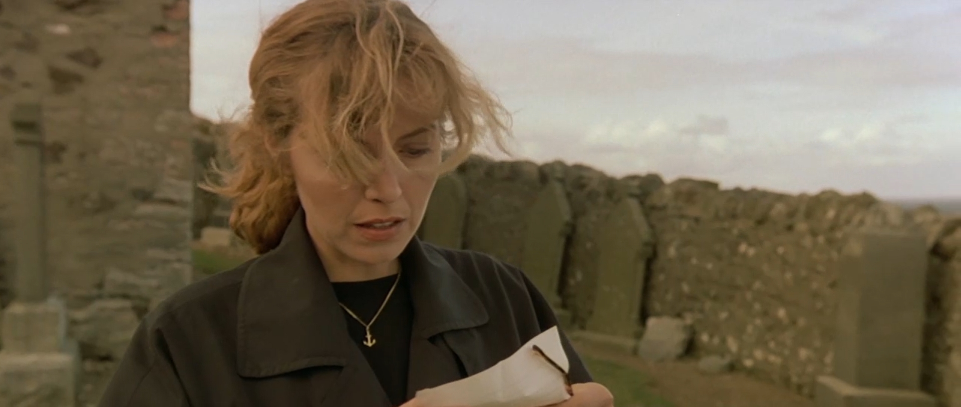 Мысль, что ты есть на свете и что ты иногда думаешь обо мне, помогает мне жить.