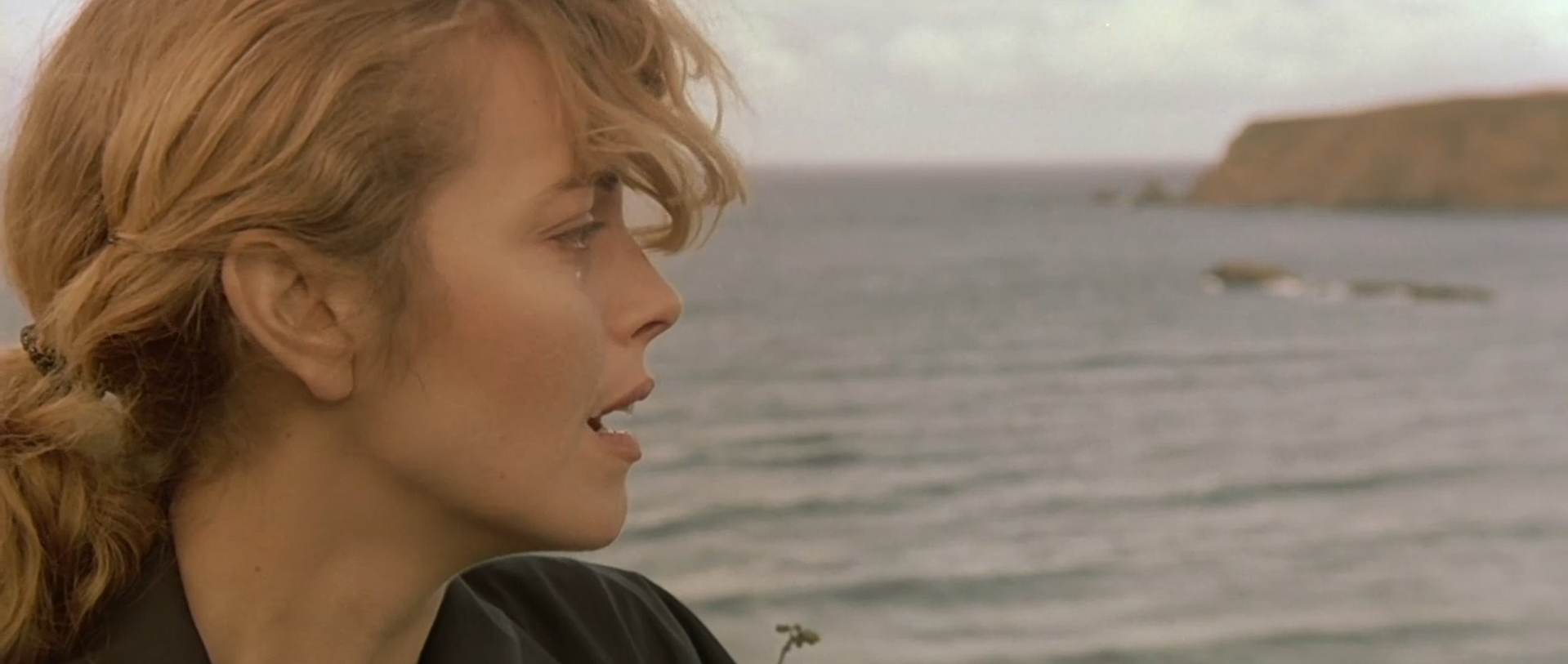 Мысль, что ты есть на свете и что ты иногда думаешь обо мне, помогает мне жить.