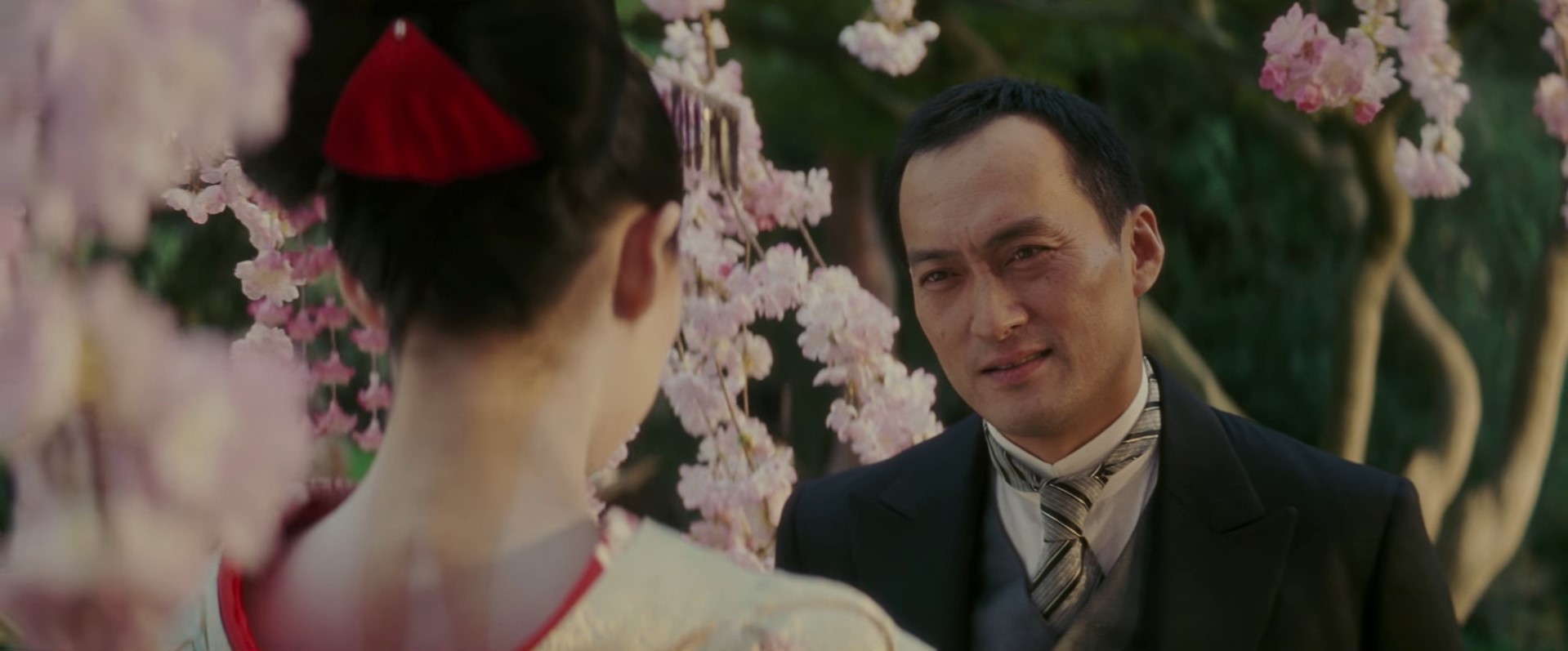 Счастье не приходит само собой, Сайюри. Мы его не заслуживаем. Когда всё хорошо — это дар судьбы, но этот дар не вечен.