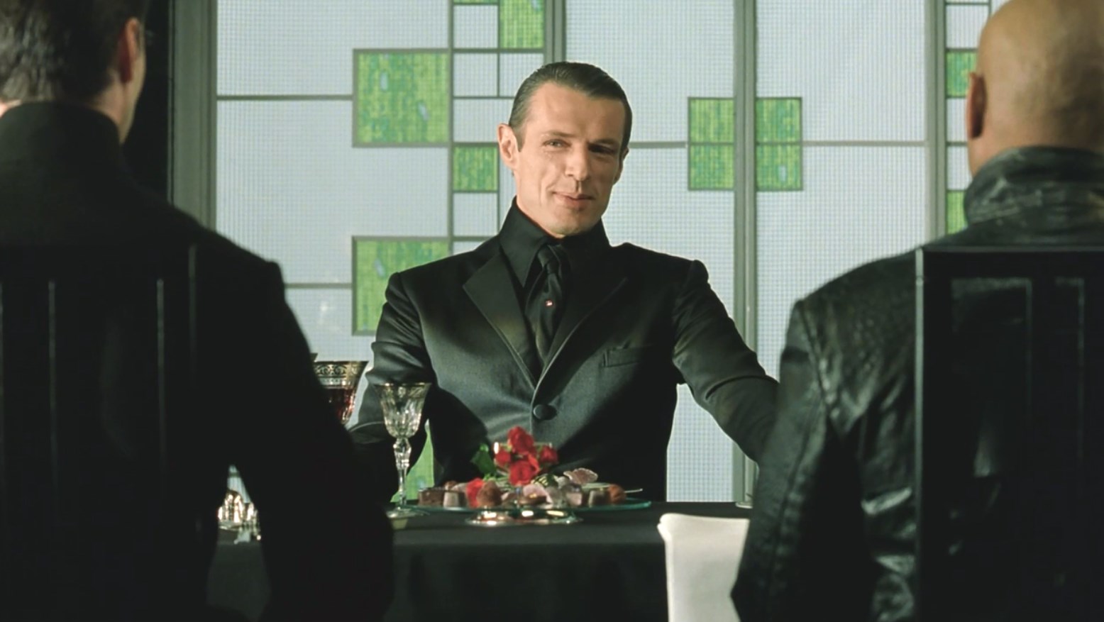 — Что-нибудь желаете съесть, выпить? Хм... ну, конечно, все это сплошная бутафория, пускаю гостям пыль в глаза.
— Нет, спасибо.
— Я понимаю. Нет времени. Ни у кого нет времени, но с другой стороны, если мы сами не будем уделять себе время, то откуда оно возьмется?