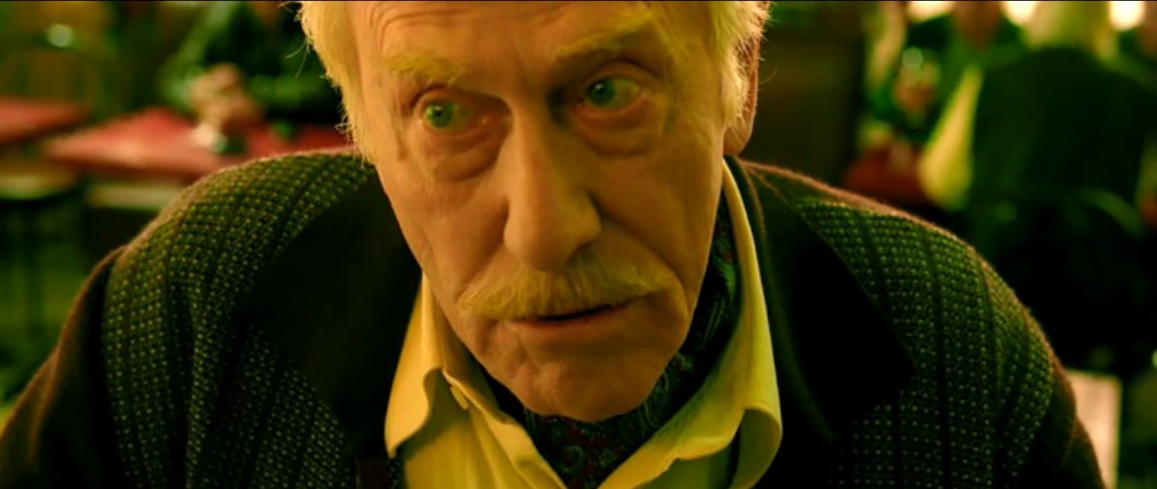 Посетитель кафе — Видимо вы совсем не знали большой любви...
— Не знала — не хромала бы на правую ногу...