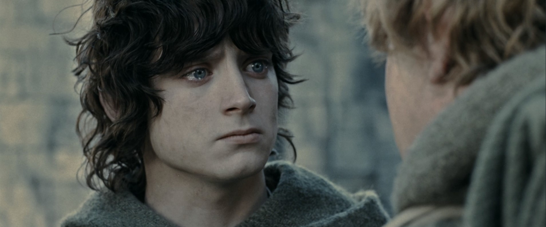 Фродо Бэггинс Сэмуайз Гэмджи (Сэм) — …Мы словно в легенде очутились, мистер Фродо, в одной из тех, что берёт за душу. В ней столько страхов и опасностей, порой даже не хочется узнавать конец, потому что не верится, что все кончится хорошо. Как может всё стать по-прежнему, когда все так плохо?! Но в конце всё проходит... Даже самый непроглядный мрак рассеивается! Грядёт новый день! И когда засветит Солнце, оно будет светить ещё ярче! Такие великие легенды врезаются в сердце и запоминаются на всю жизнь, даже если ты слышал их ребенком и не понимаешь, почему они врезались... Но мне кажется, мистер Фродо, я понимаю. Понял теперь... Герои этих историй сто раз могли отступить, но не отступили! Они боролись! Потому что им было, на что опереться…
— На что мы опираемся, Сэм?
— На то, что в мире есть добро, мистер Фродо! И за него стоит бороться.