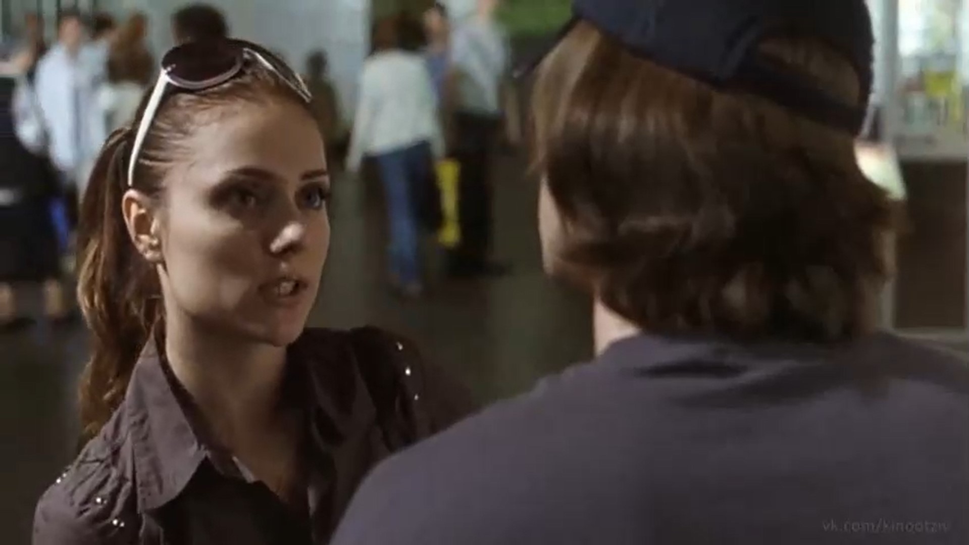 Андрей Драгунов однокурсница Андрея — Бегаешь только по Москве как наскипидаренный.
— Лучше бегать наскипидаренным, чем лежать наформалиненным.