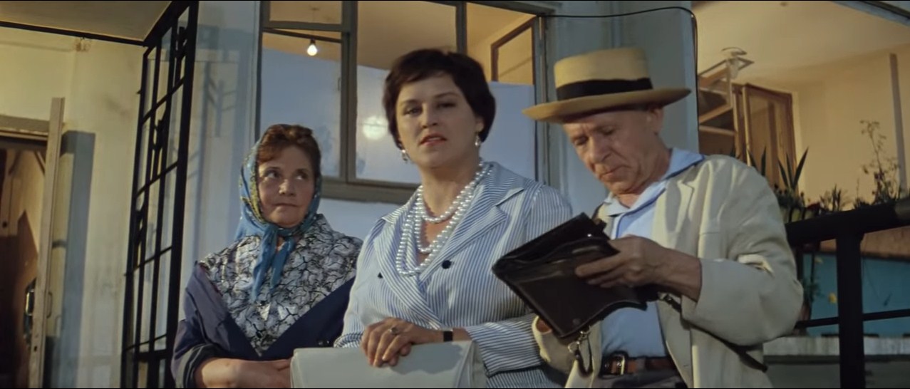 Наши люди в булочную на такси не ездят!