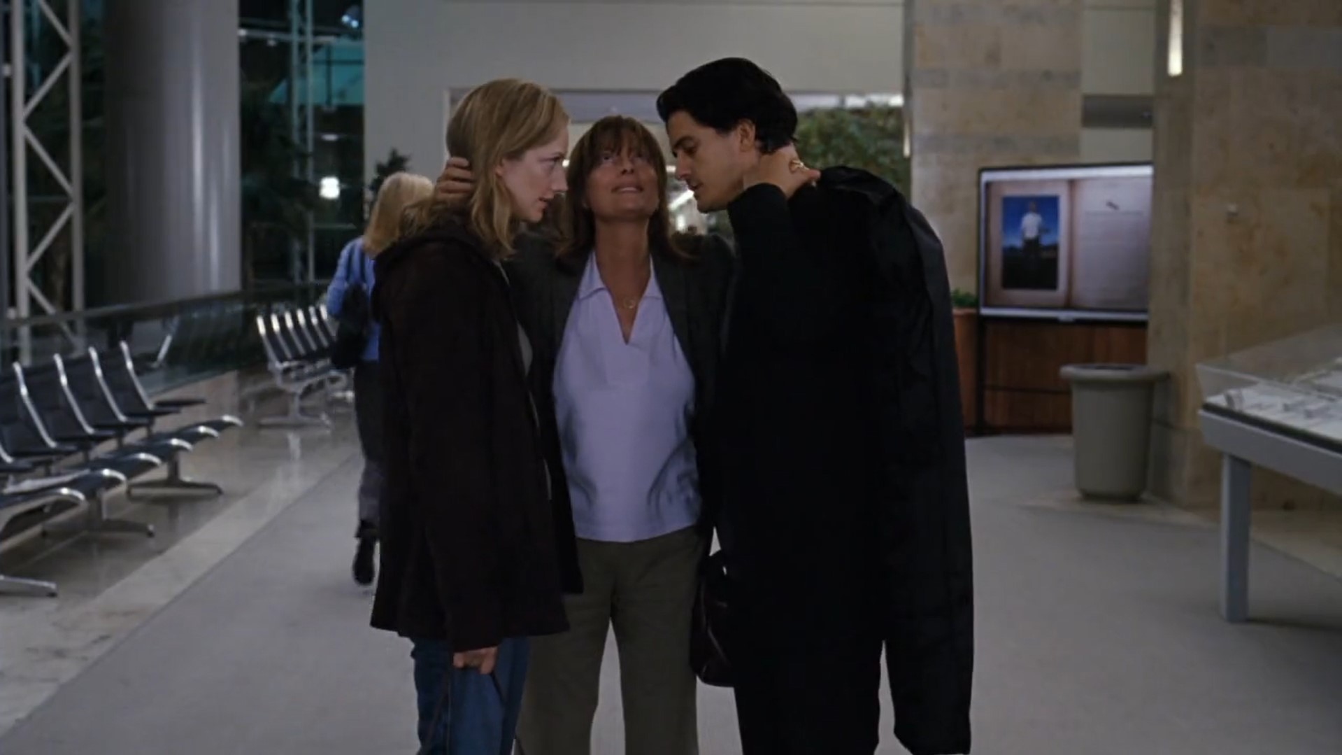 Холли Бэйлор: — Наш папочка всегда говорил: «Не вышло это»...
Дрю Бэйлор и Хизер Бэйлор: — Так выйдет что-то другое.