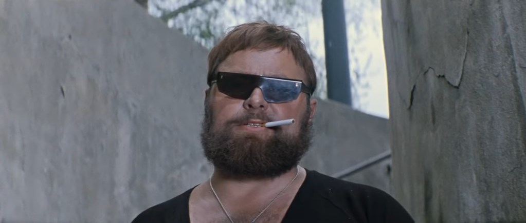 — Папаша, закурить не найдётся?
— Ты что, глухонемой что ли?
— Да!
— Понятно...