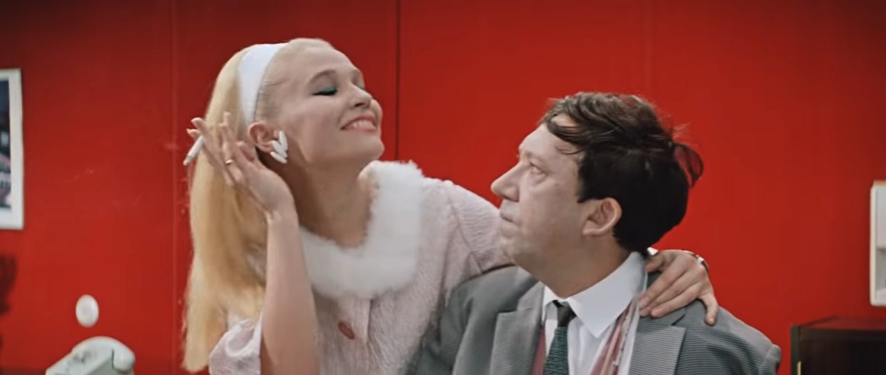 — Хорошо бы… пива!
— Нет! Только вино!