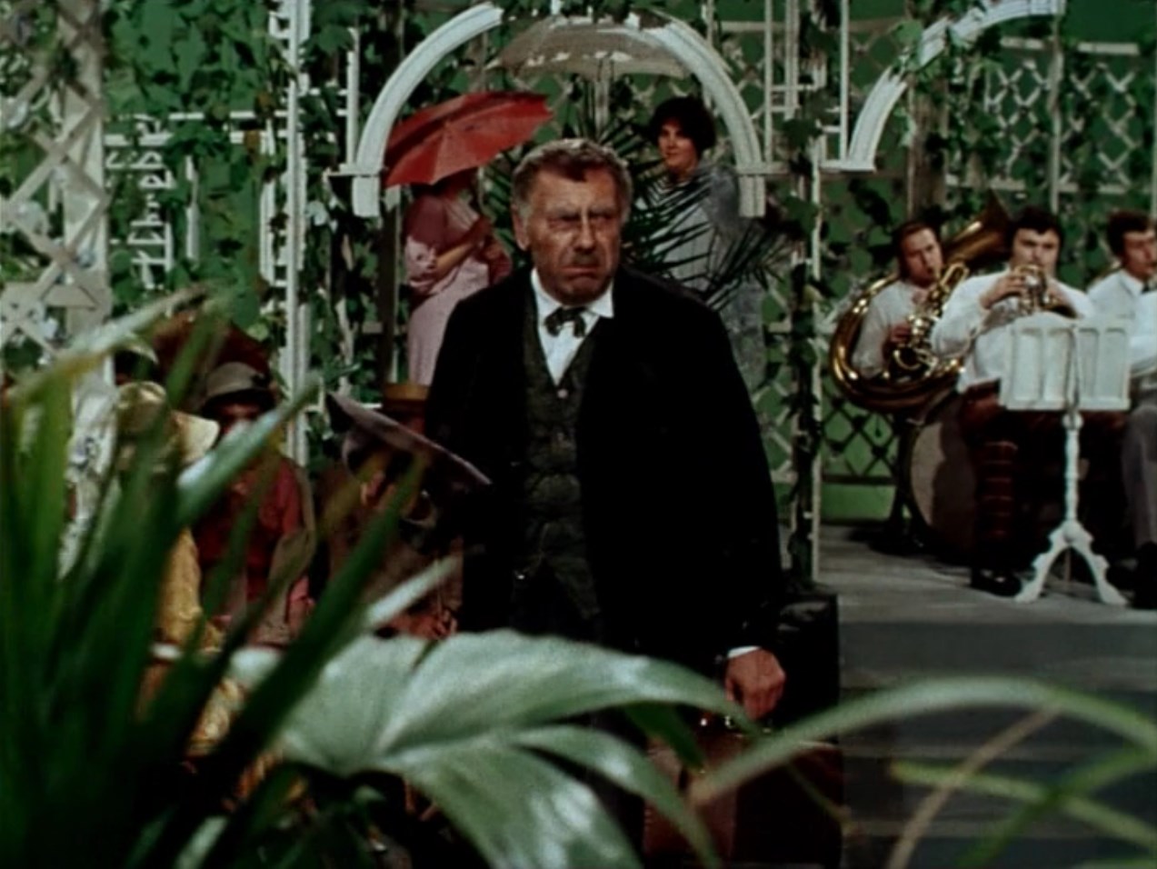 Месье, же не манж па сис жур. Гебен зи мир битте этвас копек ауф дем штюкброт. Господа, же не манж па... сис жур. Господа, подайте что-нибудь на пропитание бывшему депутату... бывшей кадетской фракции... бывшей Государственной Думы!