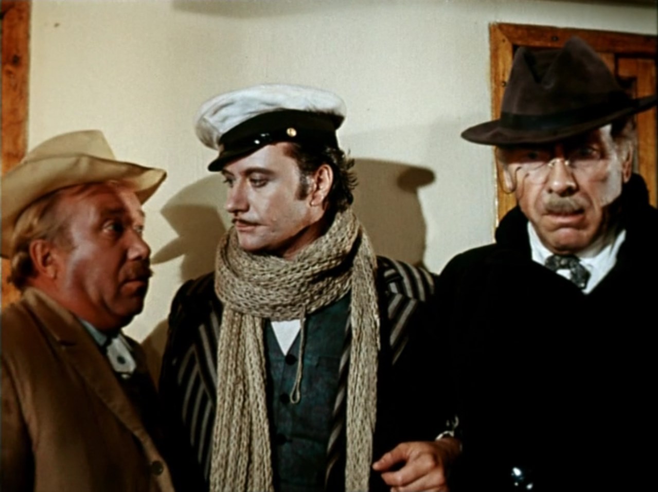 — Это и есть ваш мальчик?
— Мальчик… Разве плох? Кто скажет, что это девочка, пусть первым бросит в меня камень!