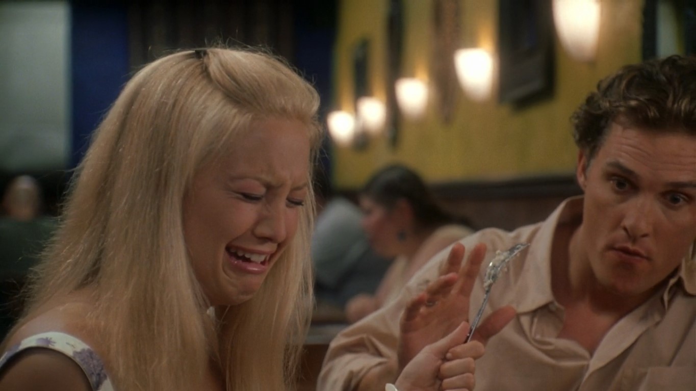 Он считает меня толстой! Не могу при нём есть... Не могу перед тобой есть!