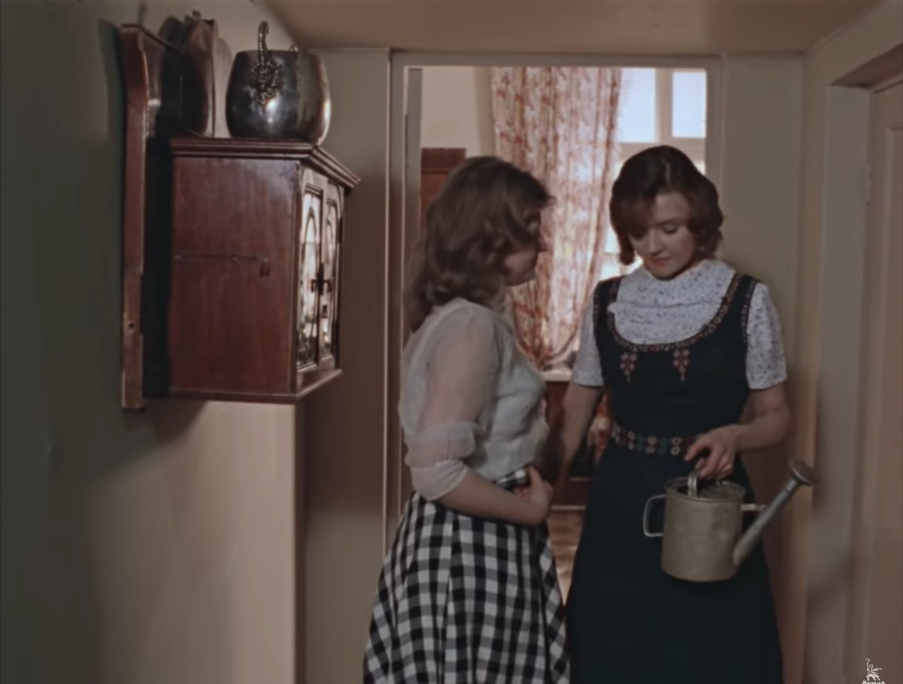 Людмила Свиридова Катерина Тихомирова — А если меня о чём-нибудь спросят? Я ляпну!
— И ляпай. Но ляпай уверенно. Вот это называется «точкой зрения».