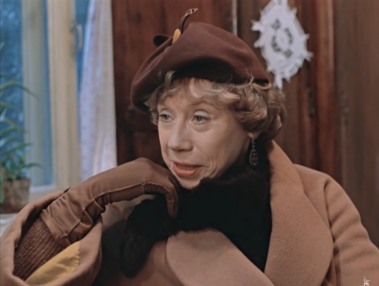 А Вы, по-видимому, Людмила? Специалист по психиатрии, который временно работает на хлебозаводе?