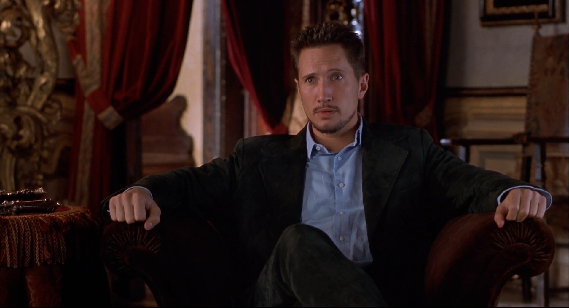 Самое ужасное в поисках правды — то, что ты иногда ее находишь. Не говоря о том, что тебя после этого не приглашают в гости.