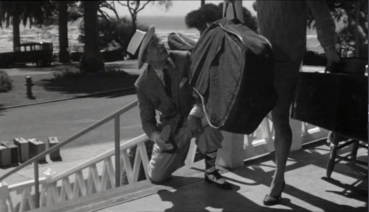 Джерри «Дафна» Осгуд Филдинг III — Перед вами Озгуд Филдинг Третий!
— А я Золушка Вторая!