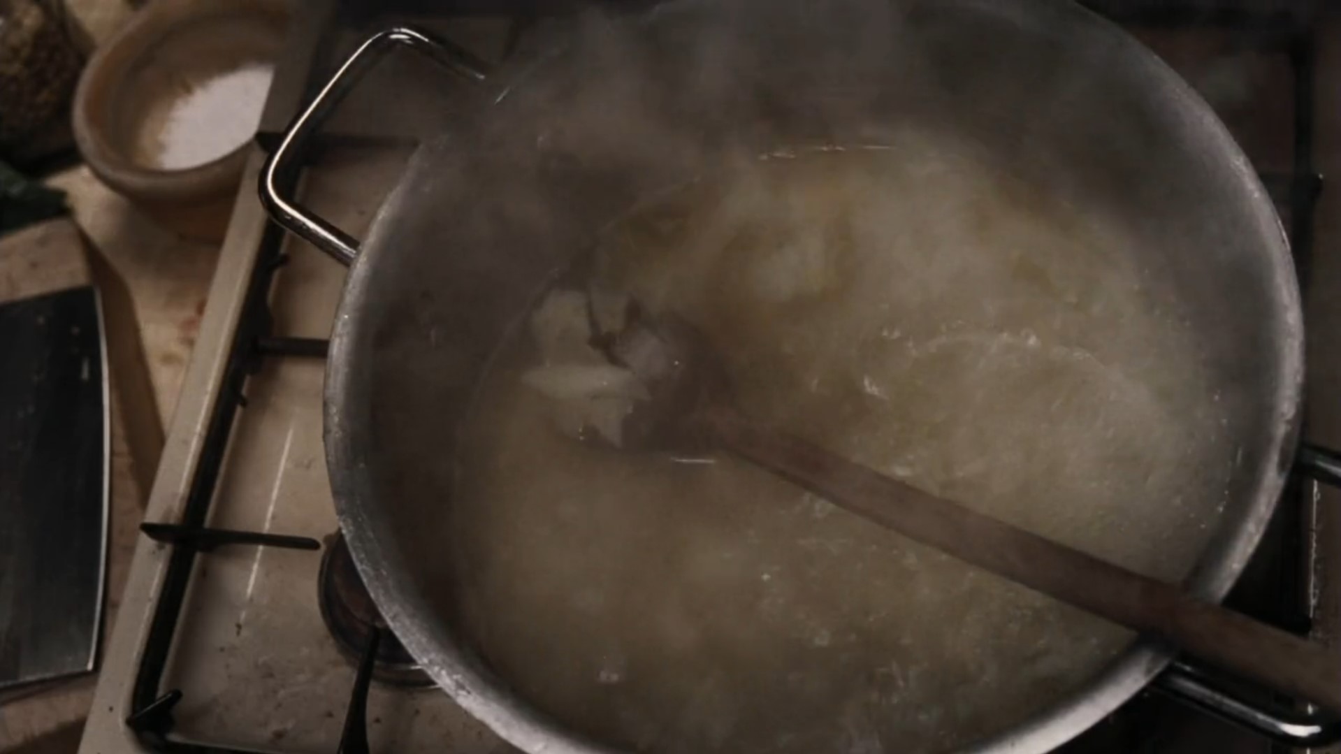 — Суп почти готов. Милый, ты что-нибудь принёс?
— Нет...
— Не переживай, с капустой вкуснее всего капуста.