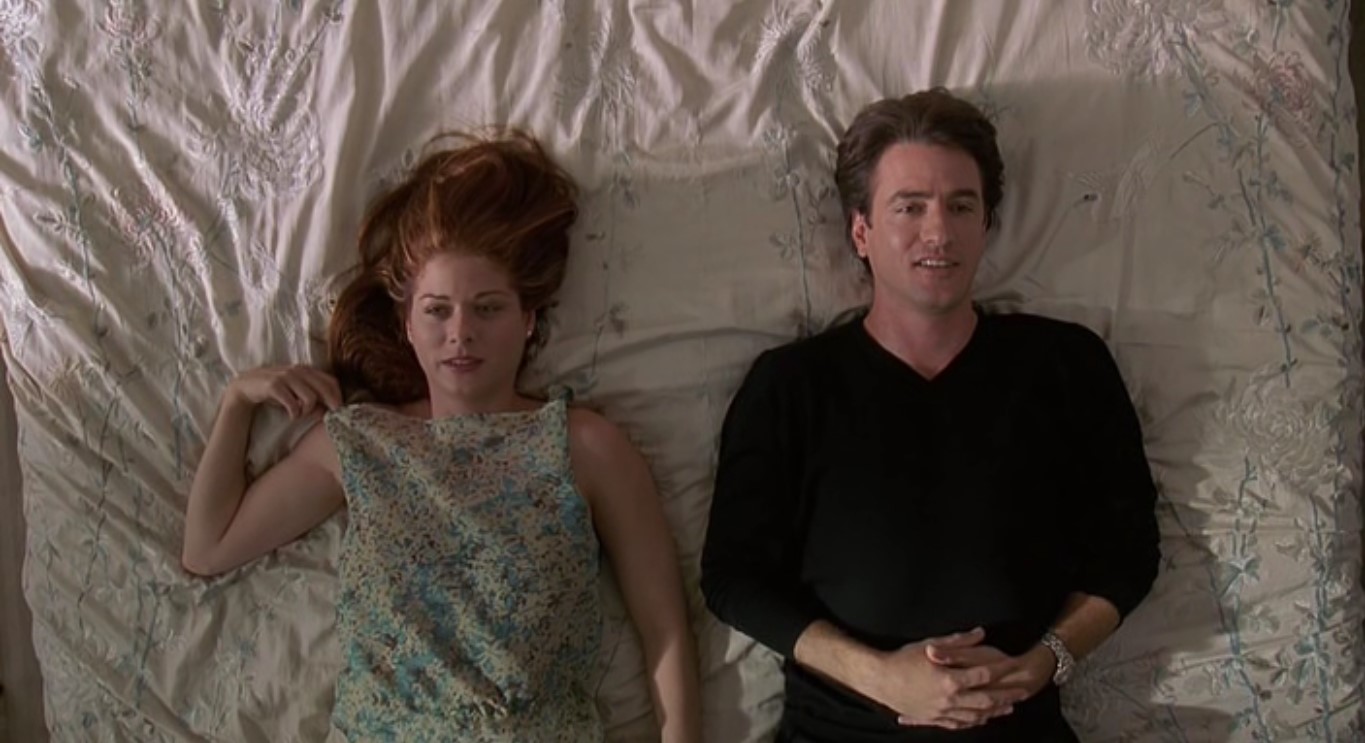 — Знаешь, что больше всего раздражает? Я тебе всю душу выворачиваю, а о тебе ничего не знаю.
— У меня аллергия на стиральный порошок, диплом по сравнительной литературе, я ненавижу анчоусы и мне так тебя не хватало...