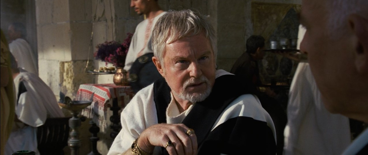 Рим – это чернь. И в сердце у него бьётся не мрамор сената, но песок Колизея.
==================================================
Сердце Рима — это не мрамор Сената, это песок Колизея.