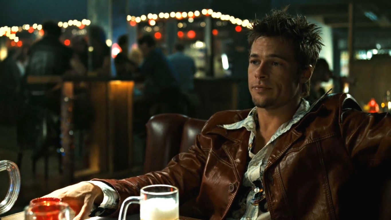 Кто мы такие? Мы просто потребители, одержимые внешней атрибутикой преуспевания. Война, голод, насилие — всё это не волнует. А волнует меня: знаменитости и скандалы, телевизор, где 500 каналов и чье имя на бирке моих трусов.