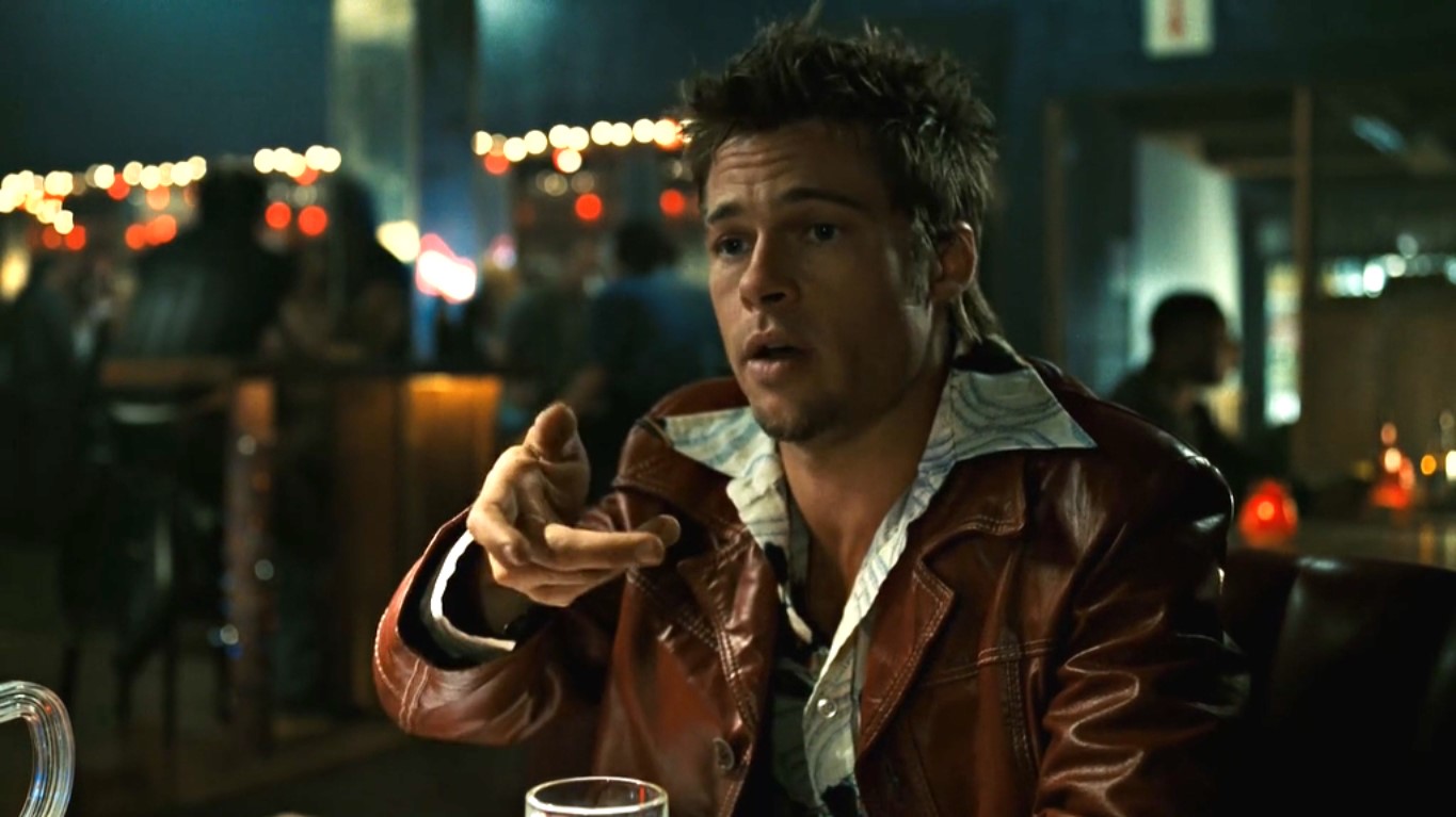 Кто мы такие? Мы просто потребители, одержимые внешней атрибутикой преуспевания. Война, голод, насилие — всё это не волнует. А волнует меня: знаменитости и скандалы, телевизор, где 500 каналов и чье имя на бирке моих трусов.