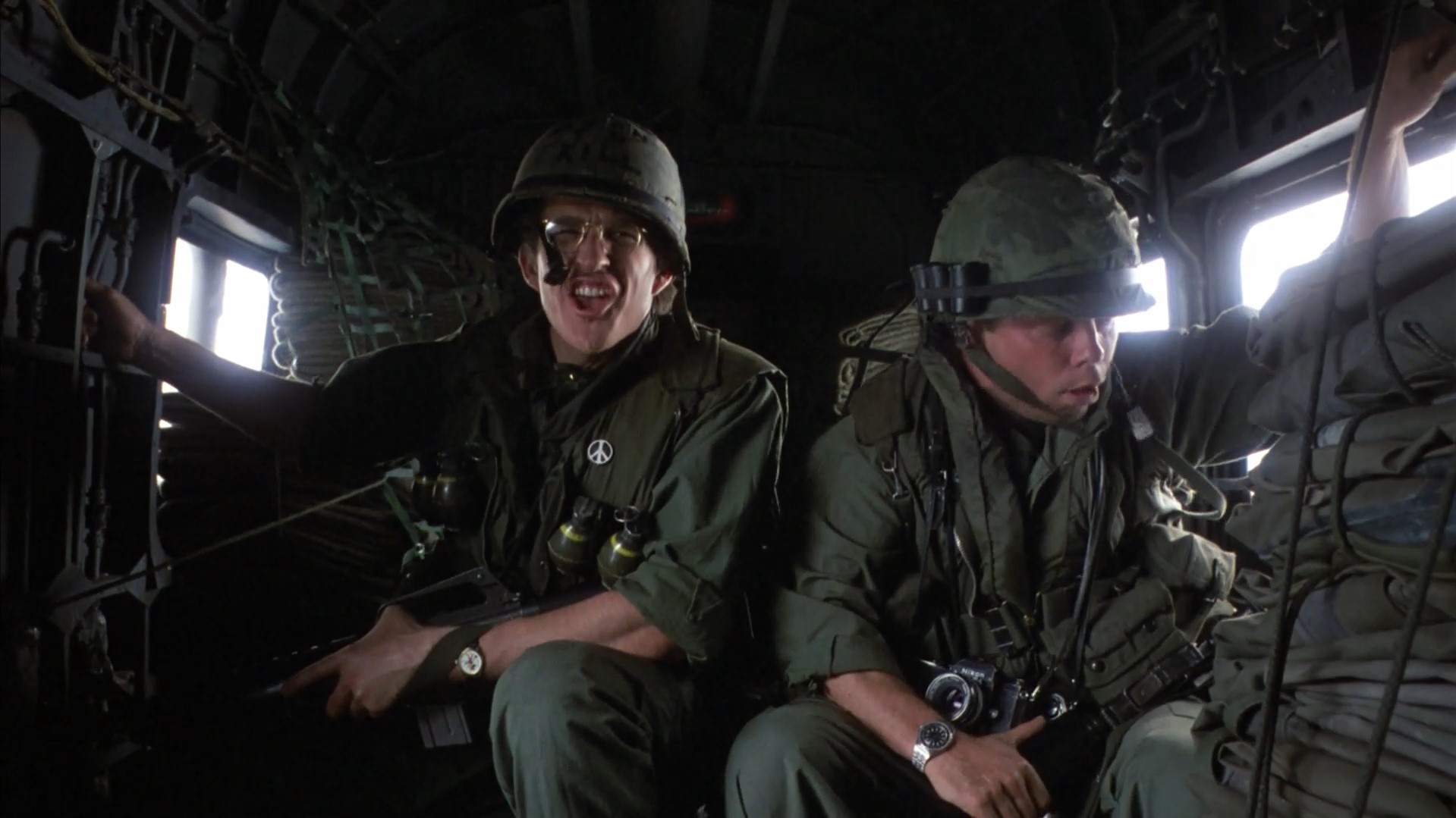 — А зачем нам писать про тебя?
— Потому что я настоящий убийца, мать твою. Без дерьма! Я убил 157 косоглазых и еще 50 буйволов. Любой может подтвердить.
— А женщин и детей?
— Иногда бывает.
— Как ты можешь стрелять в женщин и детей?!
— Легко. На них уходит меньше свинца. Разве война — это не ад?!