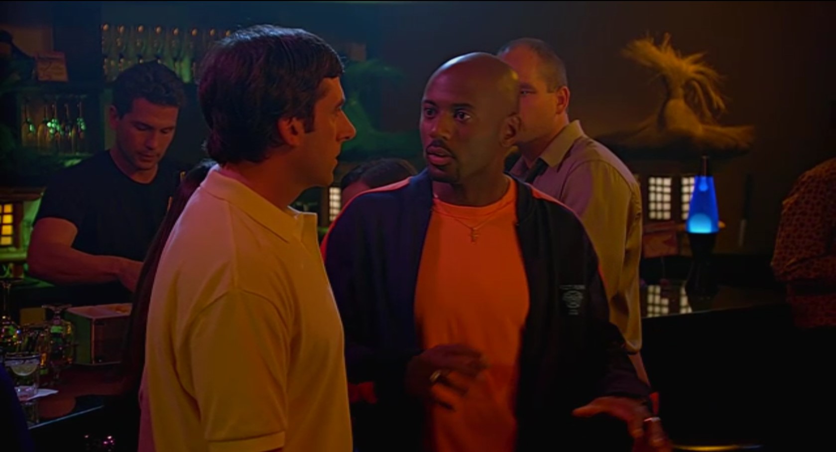 — Доверься своему мужскому инстинкту! Как, по-твоему, лев знает, что должен охотиться на газель? Это крупно прописано в его ДНК – охотиться на газель. Хочешь верь, хочешь нет, в ДНК каждого мужчины есть текст — «охотиться на пьяных самок».
— Нет, Джей, знаешь, я чувствую дискомфорт от мысли, что надо охотиться на пьяных самок.