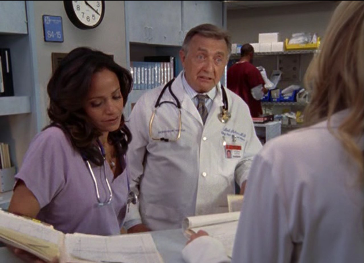 Доктор Эллиот Рид — Кстати о свадьбе. Я подарил вам шикарную кофеварку. Разу уж, как я понимаю, свадьбы не предвидится...
— Да-да, я её верну.
— Отлично.
— Так, минутку, у нас была только одна кофеварка от моего брата Барри.
— Ну, попытка почти удалась.