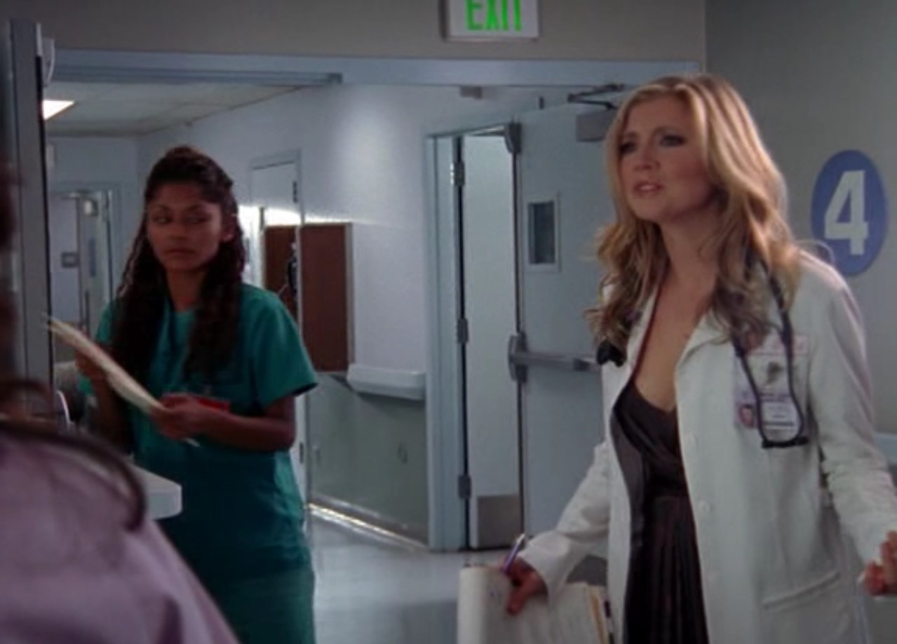 Доктор Эллиот Рид — Кстати о свадьбе. Я подарил вам шикарную кофеварку. Разу уж, как я понимаю, свадьбы не предвидится...
— Да-да, я её верну.
— Отлично.
— Так, минутку, у нас была только одна кофеварка от моего брата Барри.
— Ну, попытка почти удалась.