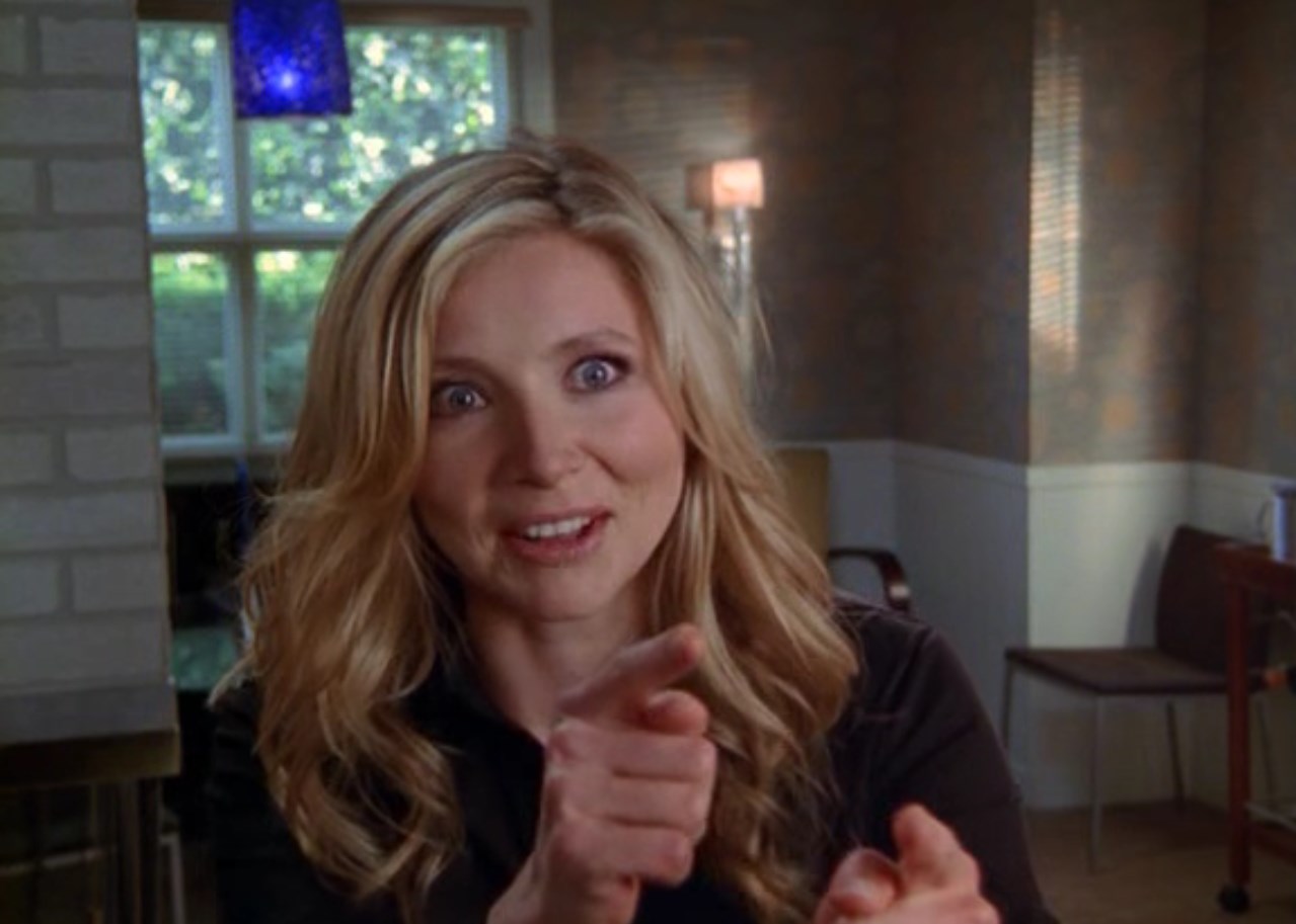 — Привет, Кит.
— Ты пришла к себе домой, пока я собираю вещи, хотя и обещала этого не делать. Блеск!
— Ну ты же знаешь, что мне нельзя верить. Я ведь еще обещала, что выйду за тебя замуж, да?