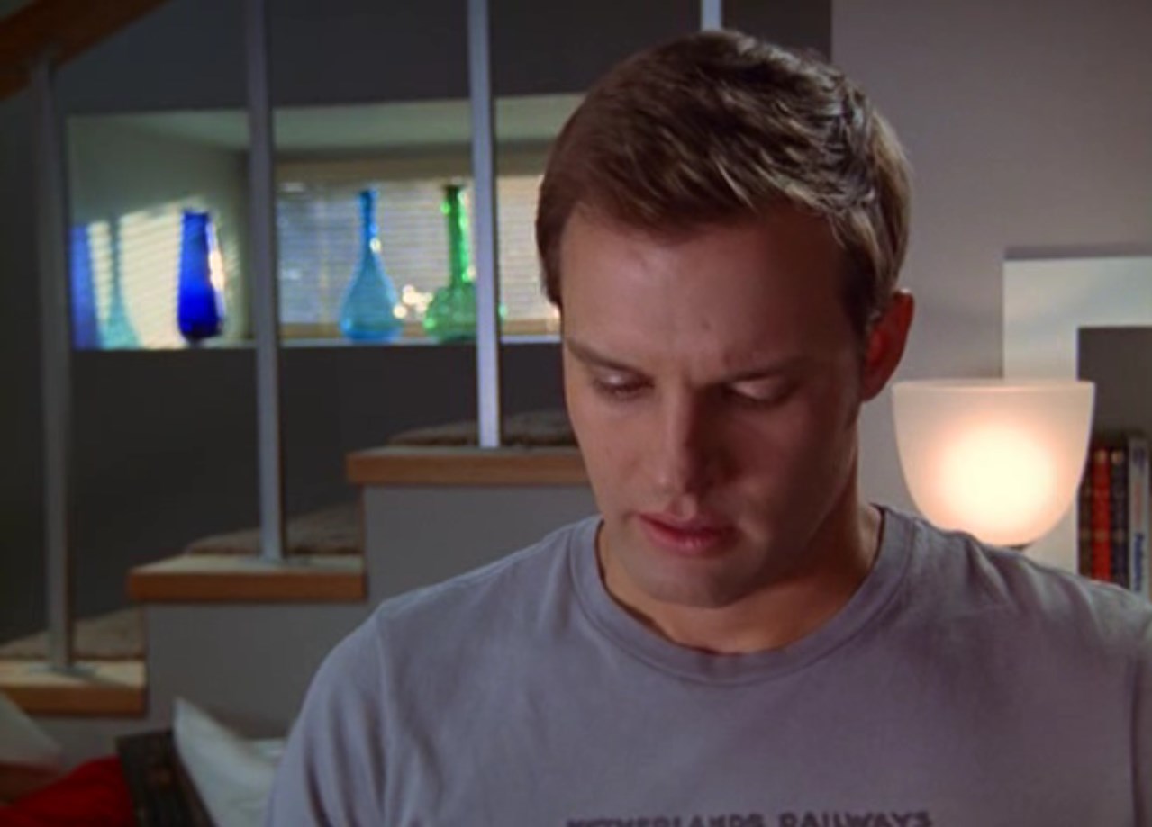 — Привет, Кит.
— Ты пришла к себе домой, пока я собираю вещи, хотя и обещала этого не делать. Блеск!
— Ну ты же знаешь, что мне нельзя верить. Я ведь еще обещала, что выйду за тебя замуж, да?