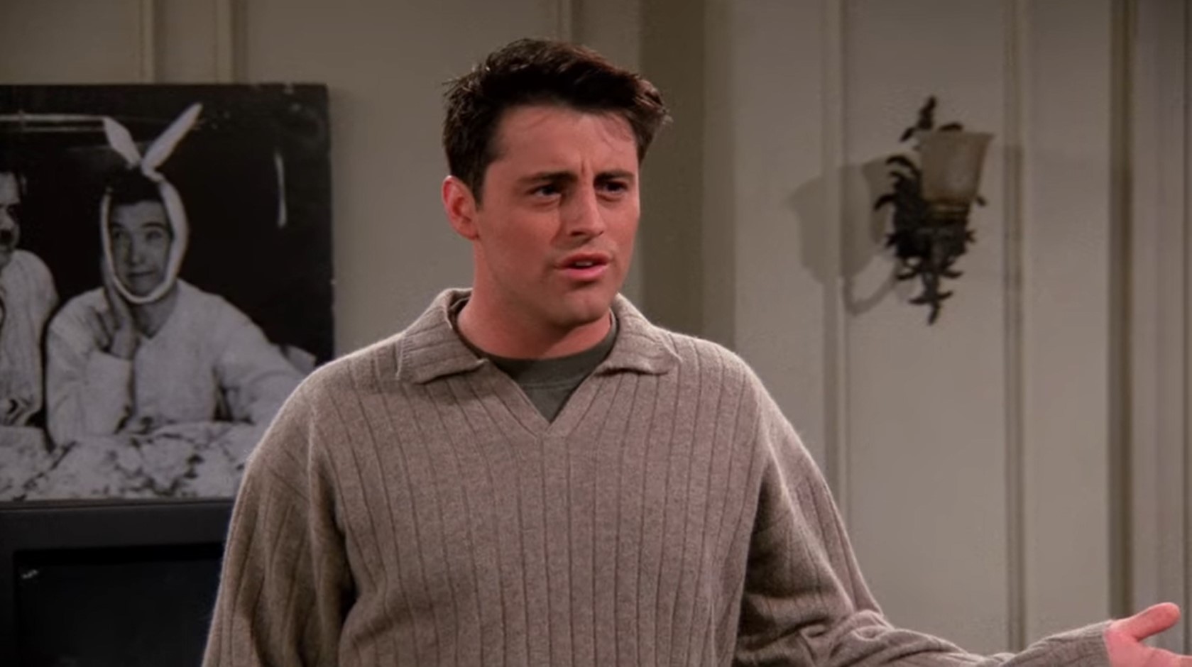 — Мы не обязаны до смерти жить вместе. Мы не Ромео и Джульетта.
— Да, мы хотя бы совершеннолетние.