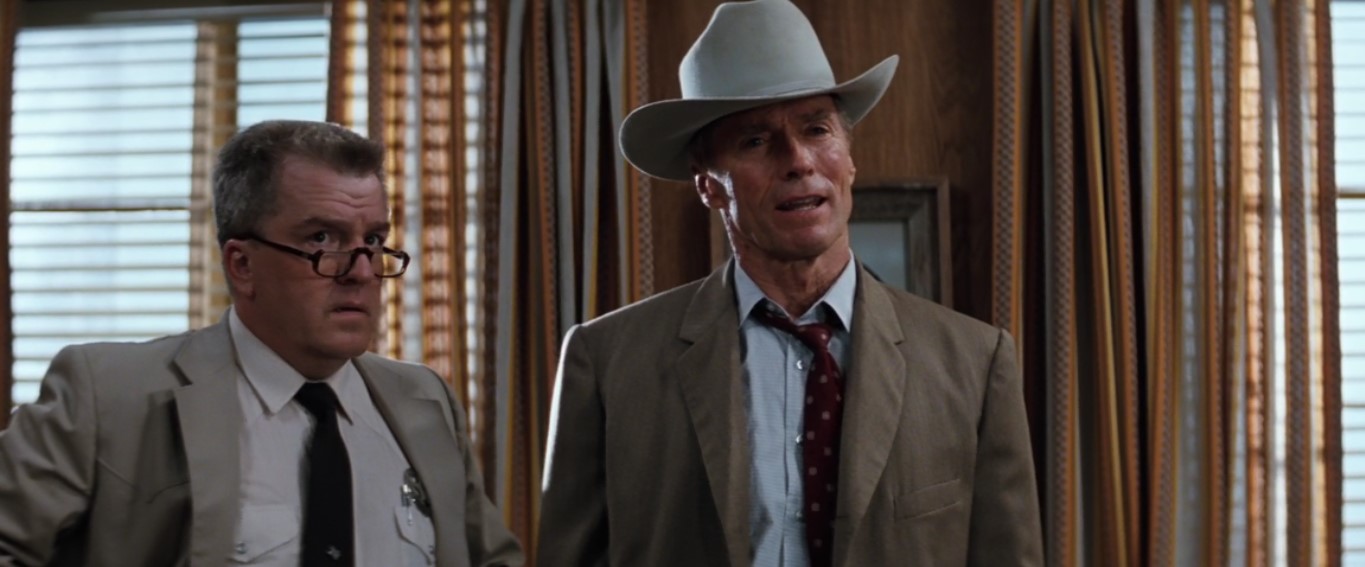 капитан Ред Гарнетт Салли Гербер — Это охота на людей и разговоры тут не помогут.
— А что поможет?
— Нужно держать нос по ветру, чтобы он работал, как антенна и много кофе.