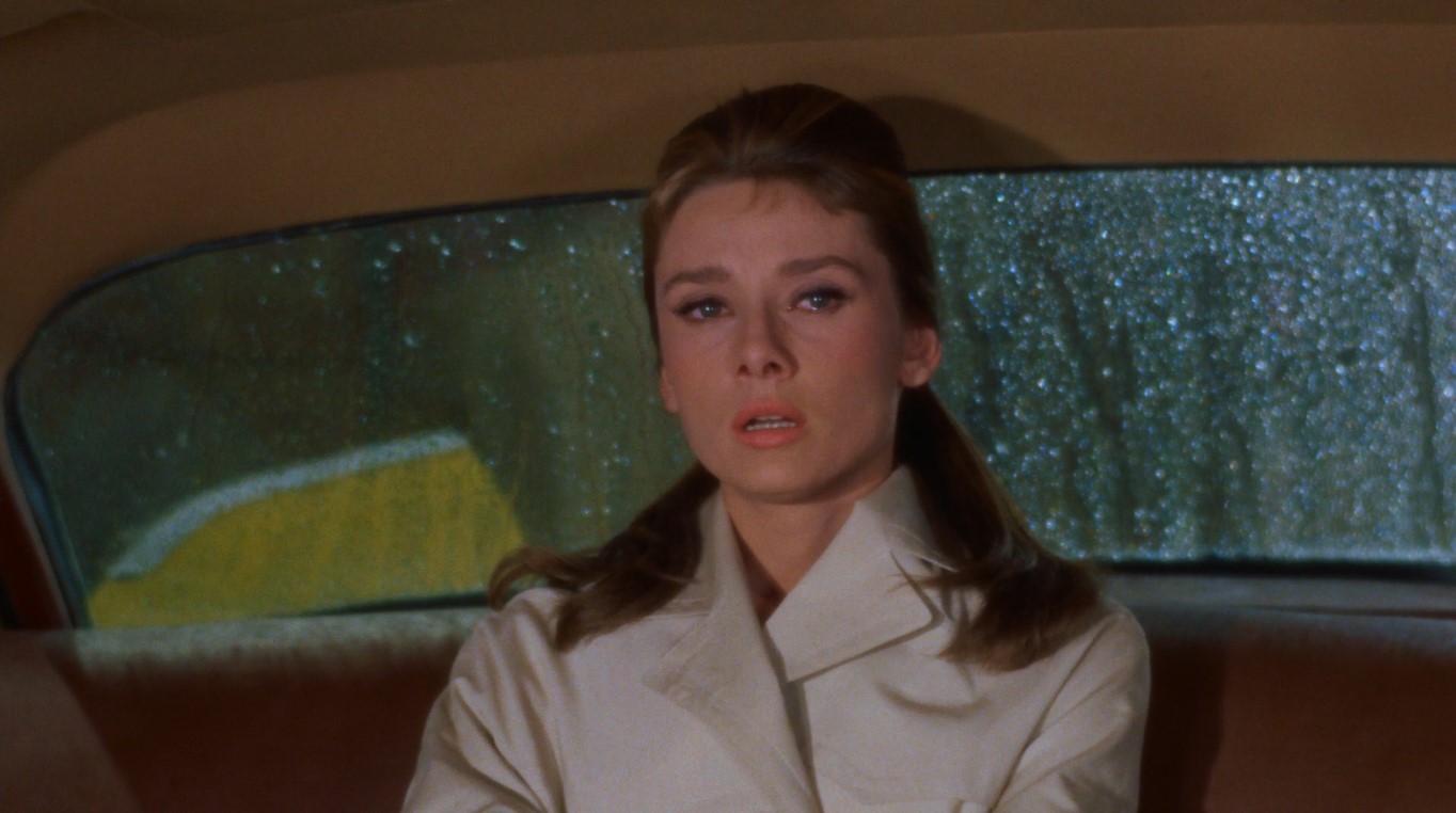 Знаешь, что с тобой не так? Ты трусиха. И больше ничего. Ты боишься поднять голову и сказать: «Жизнь есть жизнь». Люди влюбляются, люди хотят принадлежать друг другу, потому что это единственный шанс стать счастливыми. Ты называешь себя свободной, дикой. И ты так боишься, что кто-то посадит тебя в клетку. Детка, ты уже в клетке. Ты сама ее создала... Она всегда будет с тобой, потому что, куда бы ты ни отправилась, от самой себя тебе не убежать.