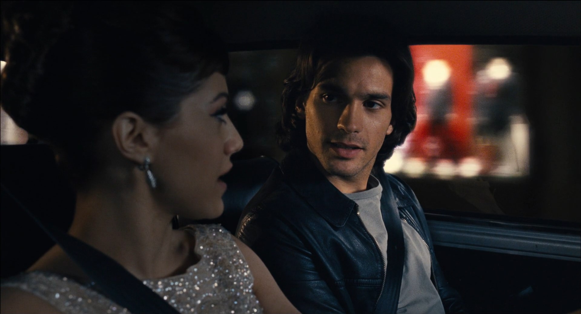 Эмили Джексон Не стоит кусать руку, которая тебя кормит.