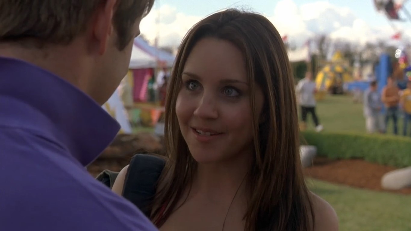 — Слушай! люди не расстаются из-за дурацкого футбола! Побудь девчонкой хоть пять секунд!
— Всего-то?! Ладно... Раз... дело не в дурацком футболе, два... ты дурак, три, четыре, пять... время вышло!