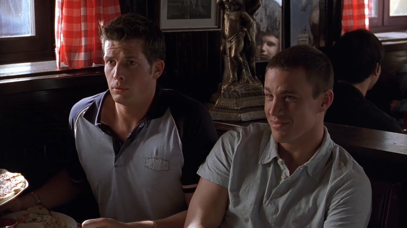 Эндрю (друг Дюка) Моник Вэлэнтайн — Привет, красавица!
— Что? Ты ко мне клеишься?!
— Да я... Нуу... Эмм...
— Позволь избавить тебя от мозговых усилий! Девушки с такими задницами, не говорят с парнями с такими лицами, как твоё!