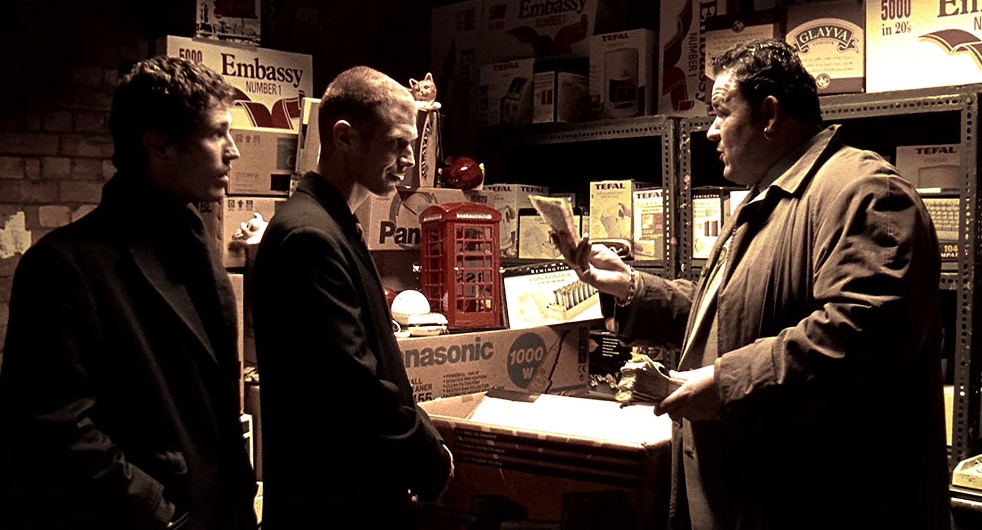 — Сто фунтов всё равно сто фунтов.
— Нет. Если цена двести фунтов. И уж никак нет, если у тебя в кармане годовой бюджет Либерии.