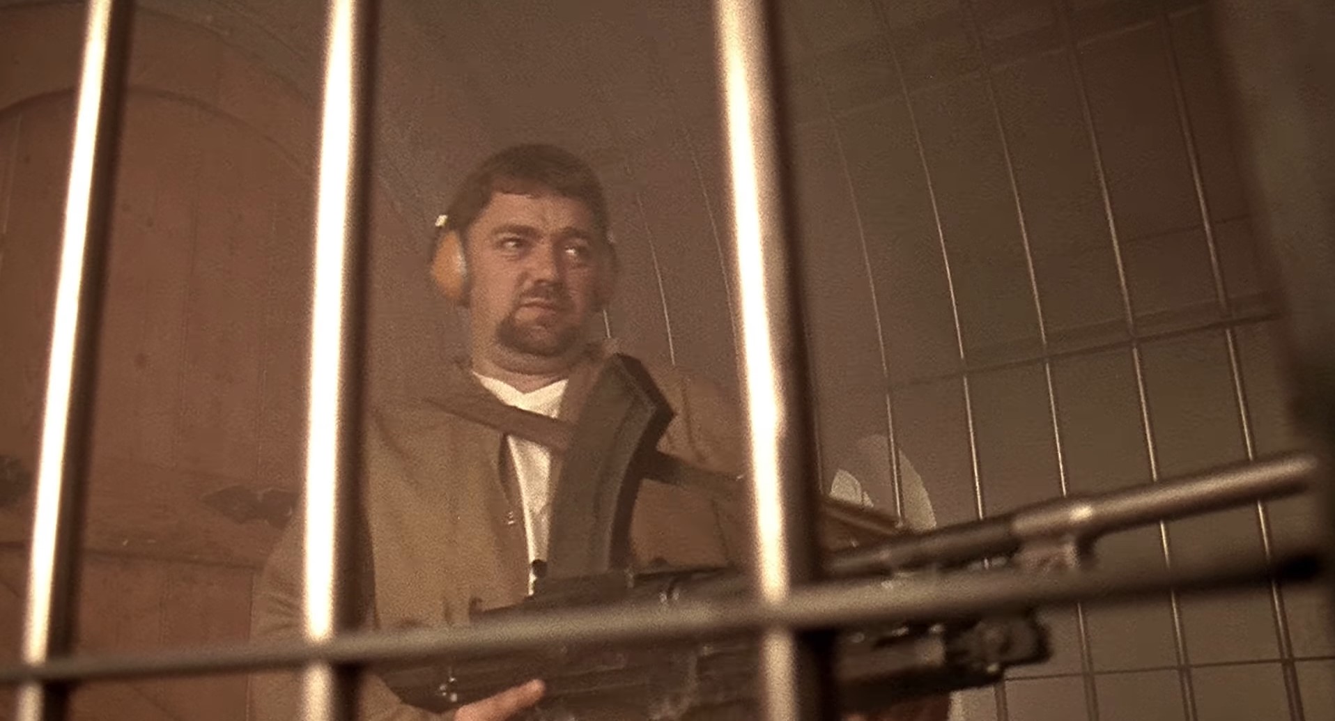 — Что, блин, за шум?
— Это мой пулемет.