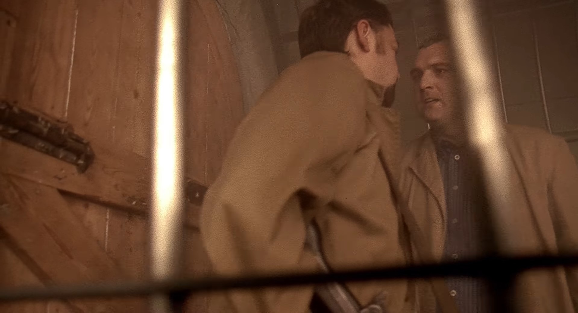 — Что, блин, за шум?
— Это мой пулемет.