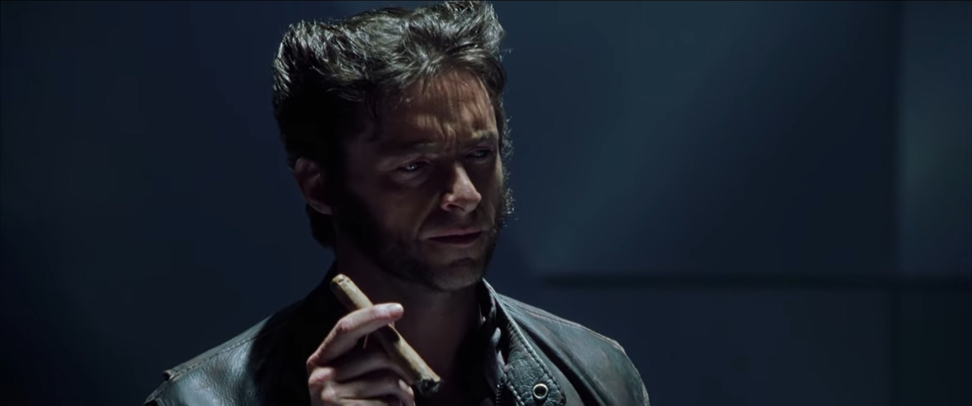 — Логан, хоть я и терплю твоё курение в доме, будешь курить здесь — и всю оставшуюся жизнь будешь считать себя шестилетней девочкой.
— Ты можешь это сделать?
— Джин будет заплетать тебе косички. С возвращением.