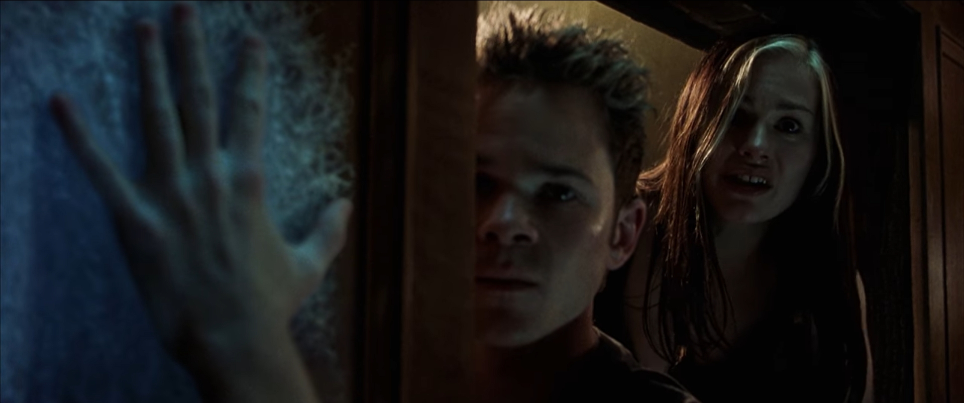 — Логан, скорее. Пойдем.
— Идите, со мной все будет в порядке.
— А с нами — нет.