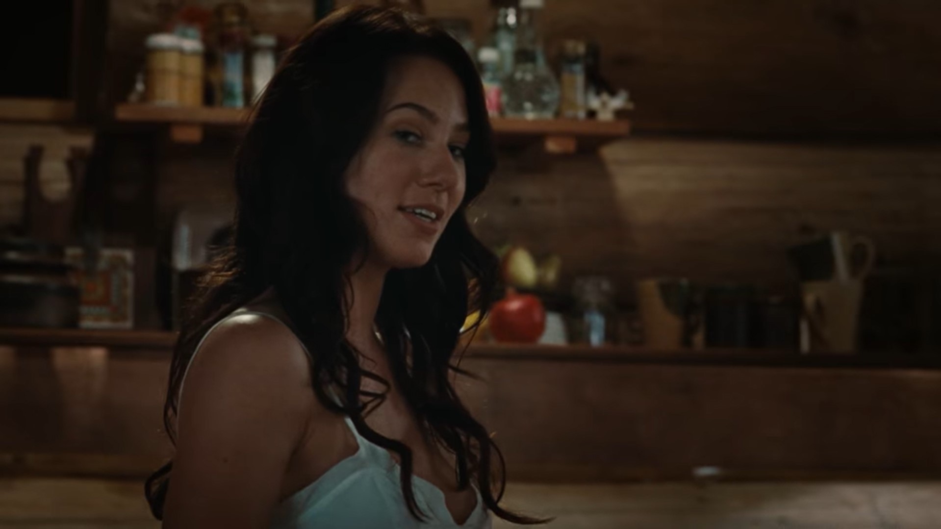 — Знаешь, почему луна одинока?
— Нет.
— Она когда-то любила…