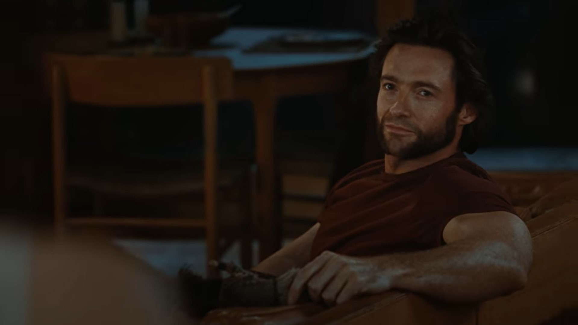 — Знаешь, почему луна одинока?
— Нет.
— Она когда-то любила…