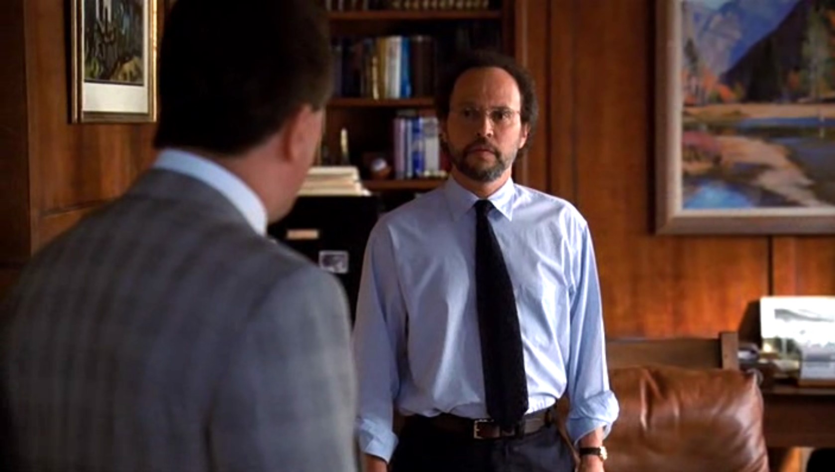 — Знаешь меня?
— Да.
— Нет, не знаешь.
— Ладно.
— Видел фото в газетах?
— Да.
— Нет, не видел.