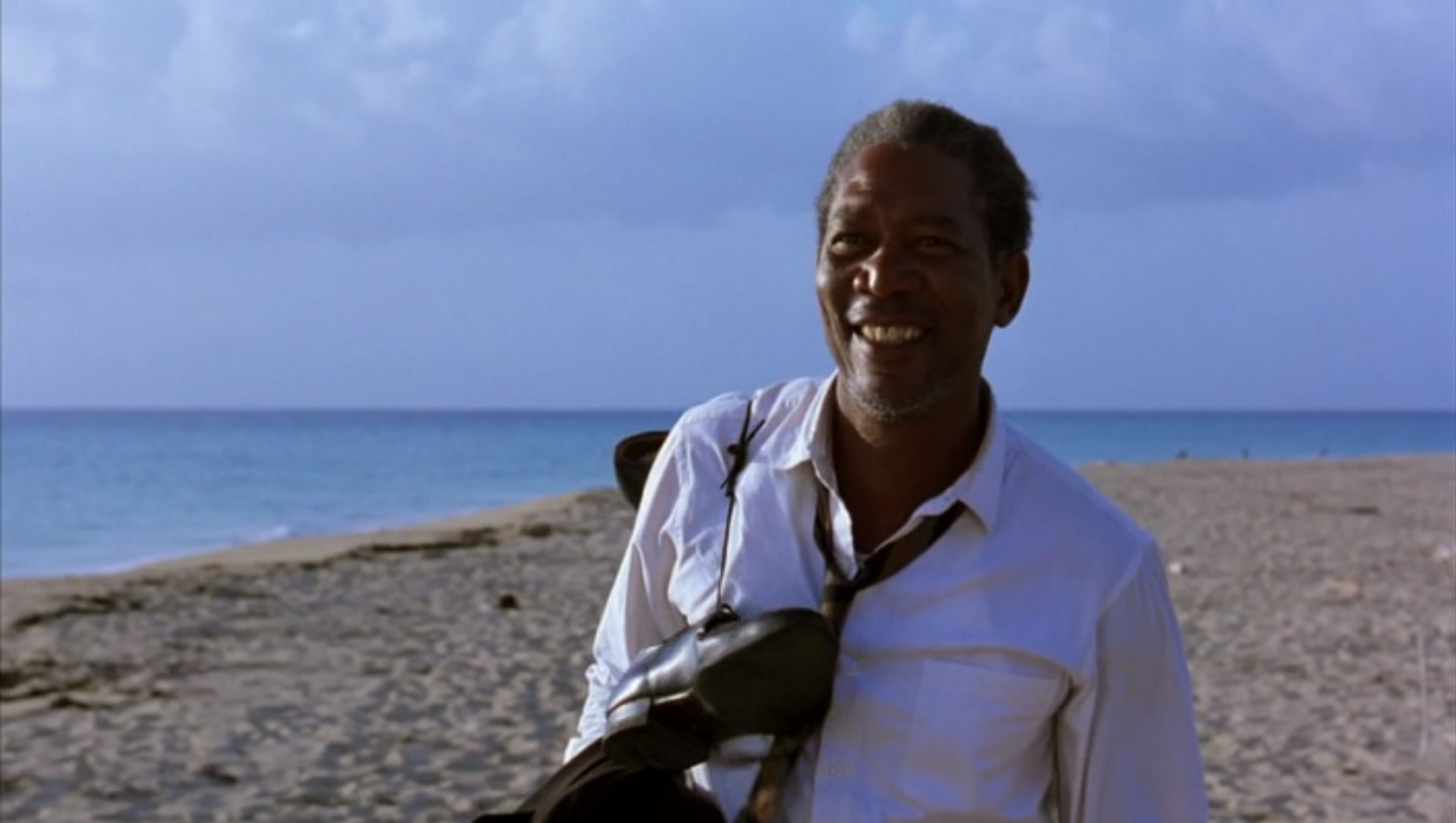 Я надеюсь, что переберусь через границу, надеюсь увидеть своего друга и пожать ему руку, я надеюсь, что Тихий океан такой же голубой, каким он мне снился, я надеюсь...