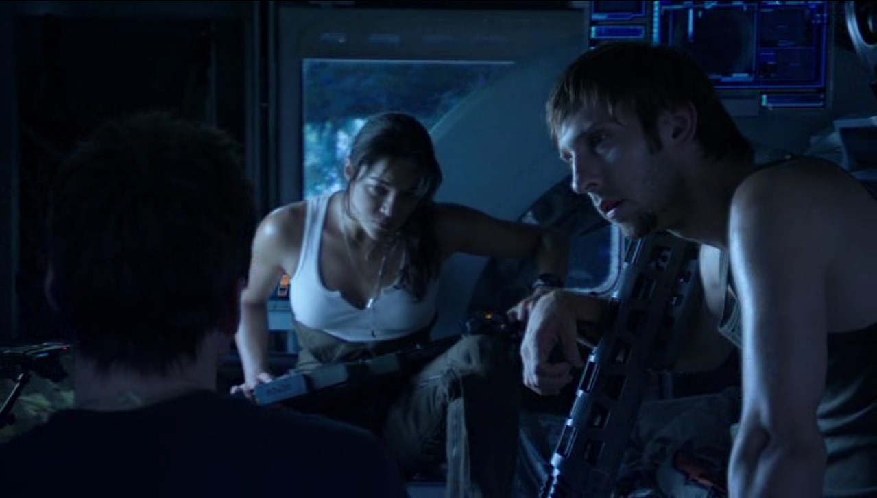 — Значит, с луками и стрелами против боевых кораблей?
— За нас пятнадцать кланов. Это две тысячи воинов. Мы знаем эти горы. Мы здесь летаем, ты летаешь — они нет. Их приборы здесь не работают. Ракеты не наводятся. Им придётся бить наугад. Это будет бой на нашем поле. И в этом наша главная сила.