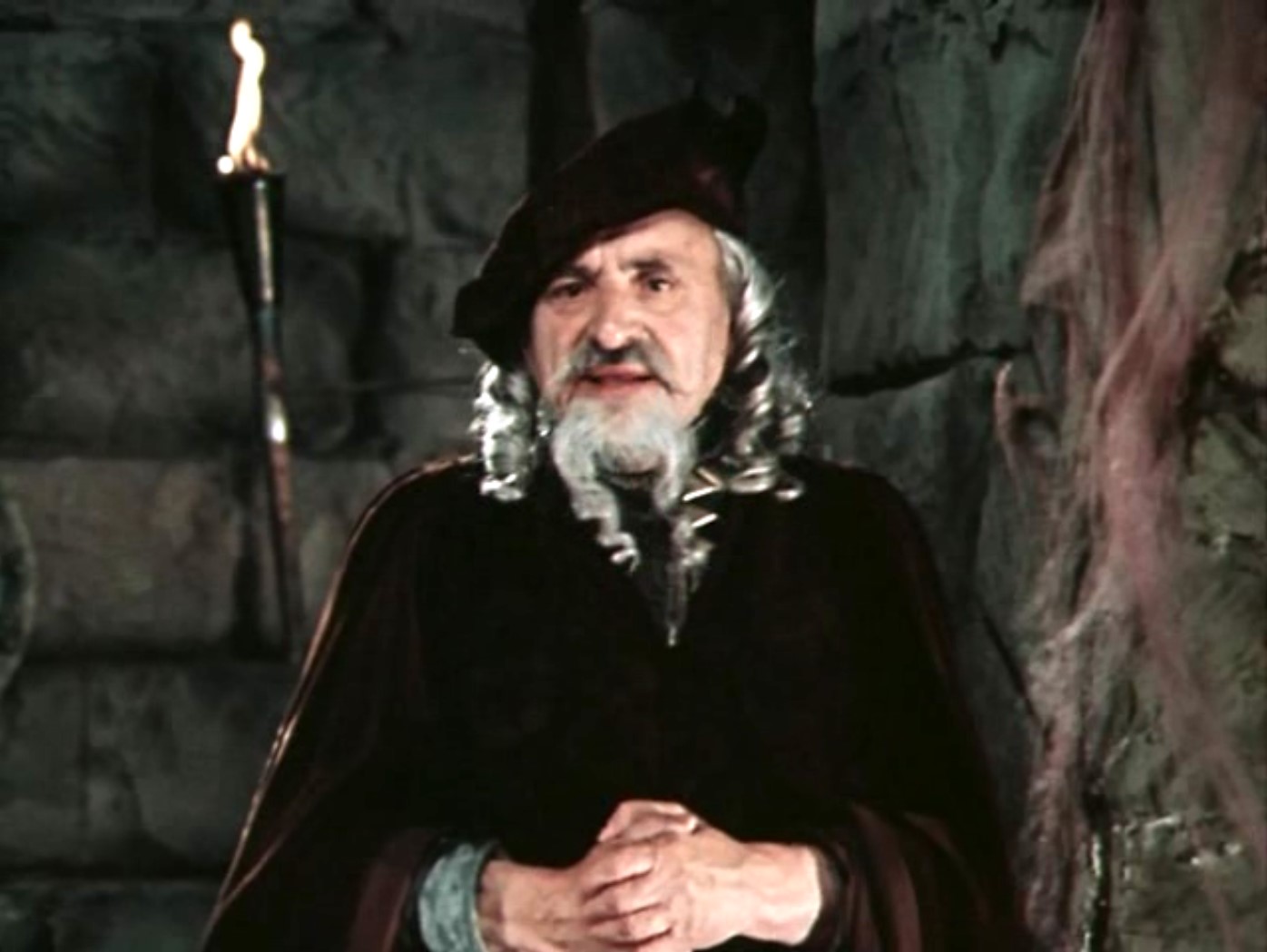 Марлаграм: — Дорогой племянник! У тебя нет ни чести, ни совести!
Мальгрим: — Дядя, в двенадцатом веке с одной честью и совестью не проживешь!